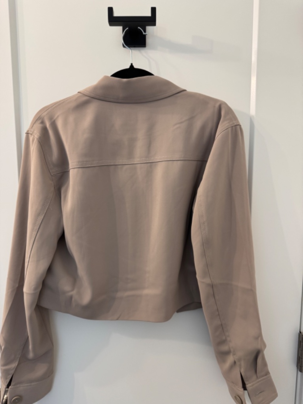 TWO Quince Stretch Crepe Cropped Jackets - Size M / Taupe and Black - Picture 4 of 10